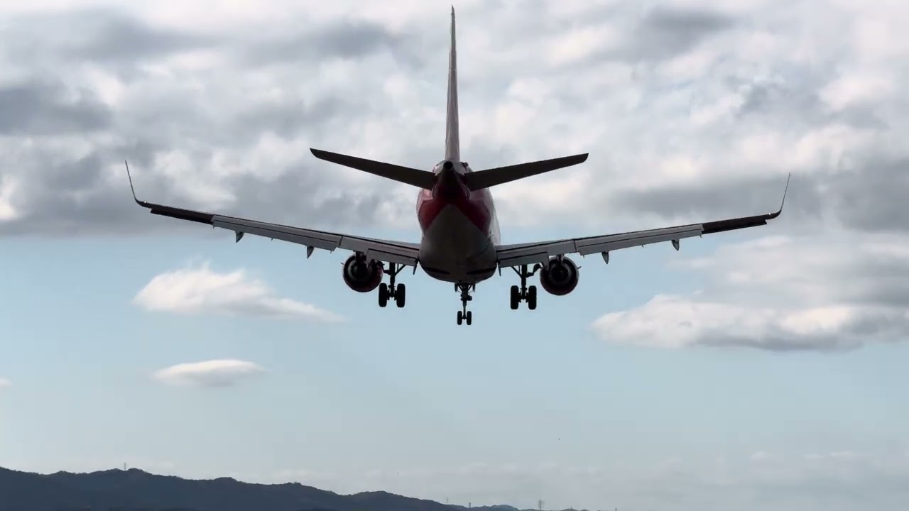 【出雲空港】FDAエンブラエル E170（JA01FJ）着陸