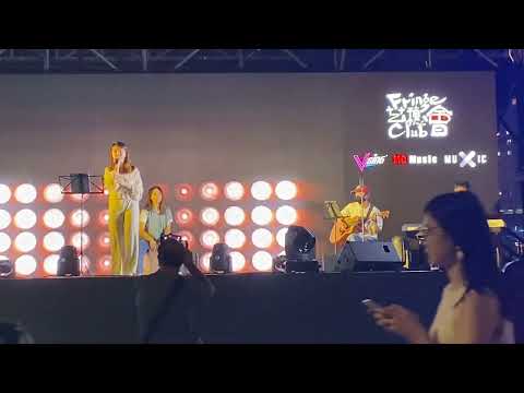 《愛你》香港夜繽紛 灣仔海濱 夜市 灣仔藝遊坊 藝穗會 音樂表演 Station樂隊 Zoey Chan 愛你 陳芳語 kimberley 唱歌表演 busking