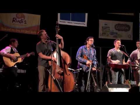 The Infamous Stringdusters live in eTown - "When The Night Comes Around" (eTown webisode 239)