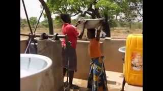 preview picture of video 'Waterpomp in Midebdo, Burkina Faso'