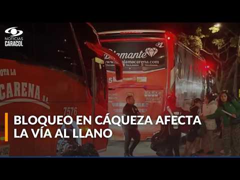 Cierre en la vía al Llano por manifestantes en Cáqueza: viajeros esperan paso a Villavicencio