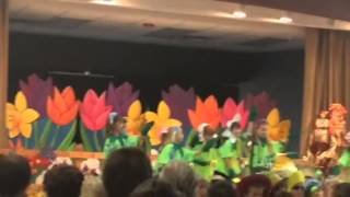 Danny kindergarten flower dance