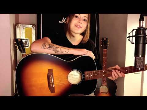 Rebecca Lovell of Larkin Poe compares the Beard® Deco Phonic® line of acoustic guitars.