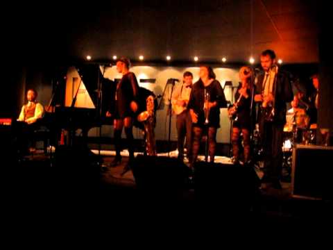Bill Withers - Use Me performed by Size Nine @ Hideaway, Streatham