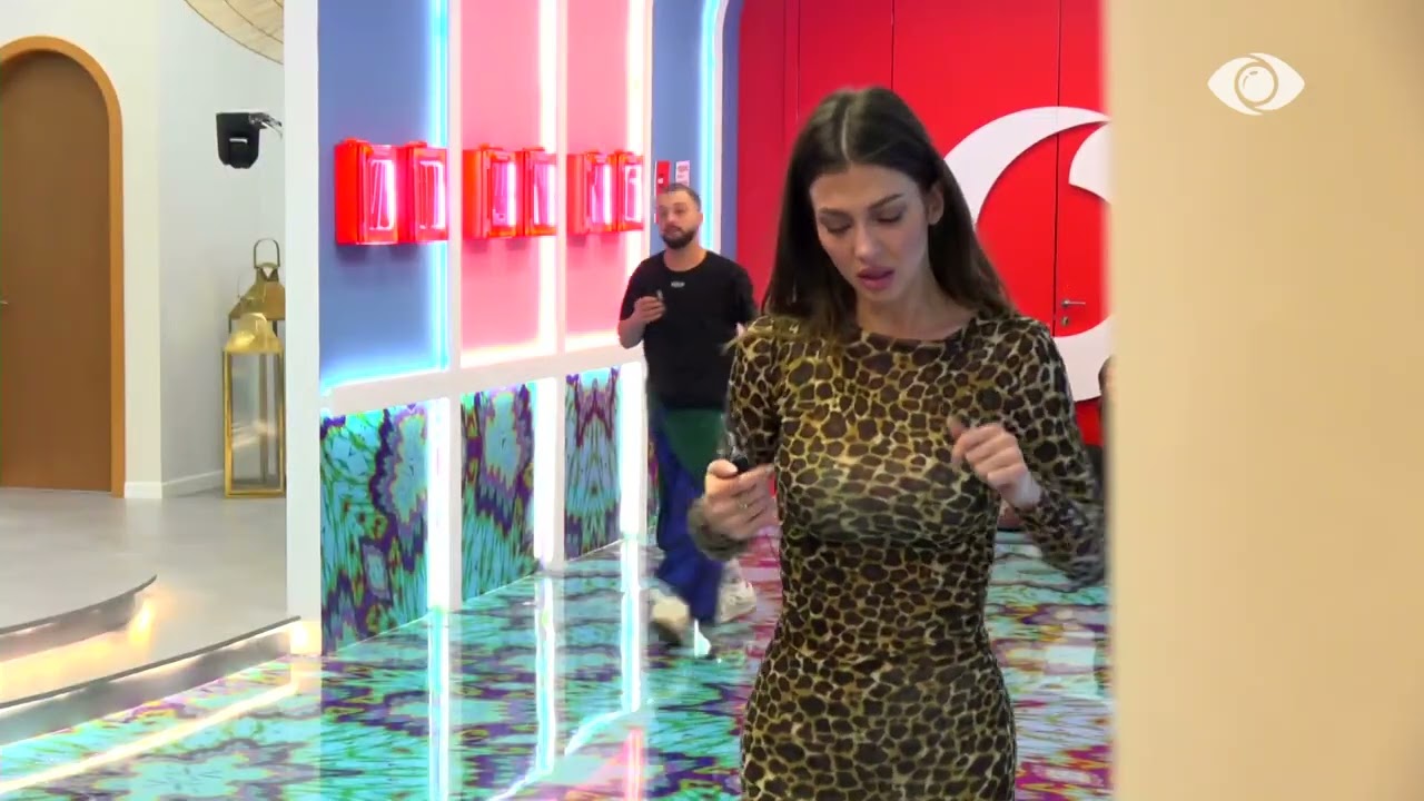 Loredana qëndron vetëm e përlotur pas përjashtimit të Jozit