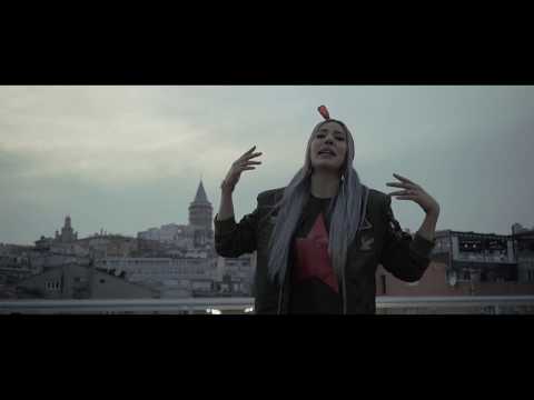 Pi ft. Emrah Karakuyu - Komik Olma (Official Video)