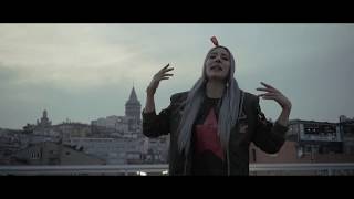 Pi ft. Emrah Karakuyu - Komik Olma (Official Video)