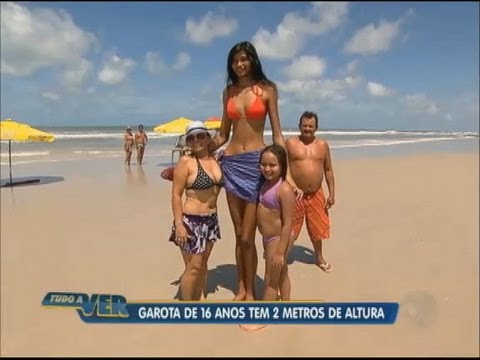 Tudo a Ver 22/08/2012: Garota de 16 anos e 2 m de altura chama a atenção de todos no Pará