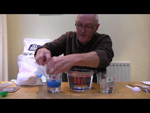 Making hydroponic solutions