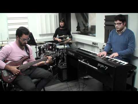 Maria do Mar bateria Backed Potarto Rockschool Grade 4 prof  João Machado acomp  prof  João Ferreira 16Dez2011