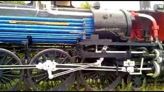 preview picture of video 'Halkileikkaus höyryveturista ja sen höyryboilerista - cross-section of steam locomotive boiler'