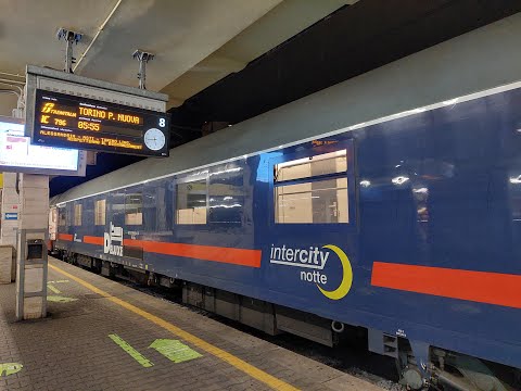 E402b al traino dell'InterCity Notte 796 Salerno-Torino Porta Nuova da Genova Brignole alle ore 5:55