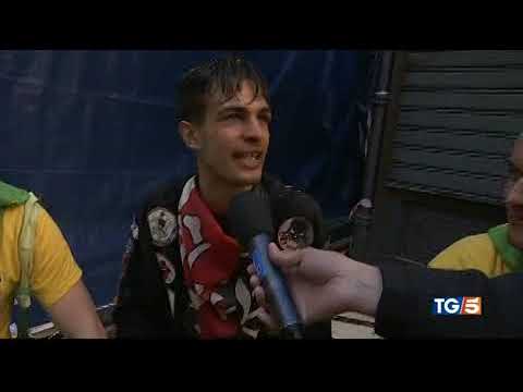 CARNEVALE di ivrea 2019, bellissimo TG5 storica o folkloristica battaglia delle arance