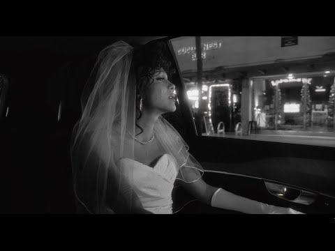 Mike Bahía - LA INDOCUMENTADA (Visualizer)