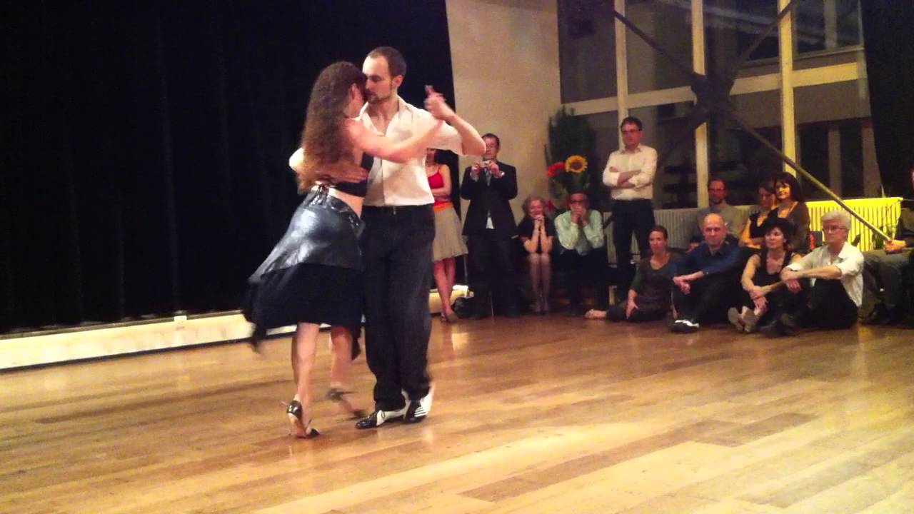 Sigrid Van Tilbeurgh and Jens Krüger dancing "Milonga de los fortines" - Orquesta Típica Victor