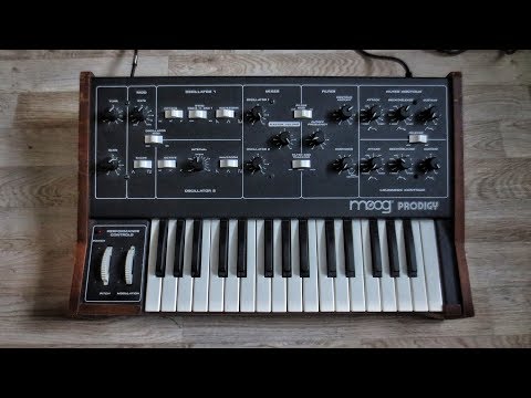 Moog Prodigy Analog Synthesizer (1979) Retro Sounds