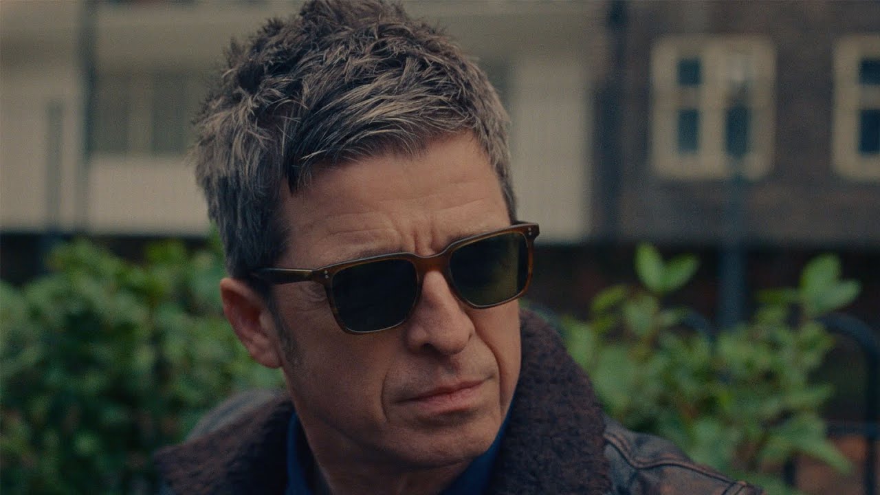 Noel Gallagher's High Flying Birds - Easy Now (Official Video) - YouTube