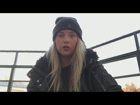 Josefine Caarle undrar om det ens är bra med tvåsamhet - Singelliv (TV4)