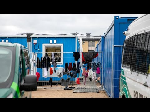 Stovykloje Medininkuose gyvenantys migrantai skaičiuoja mėnesius už tvoros