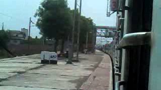preview picture of video '#Offlink LGD WAP-4 12406 Nizamuddin -bhusawal Gondwana SF Express slowly passess through Varangaon'