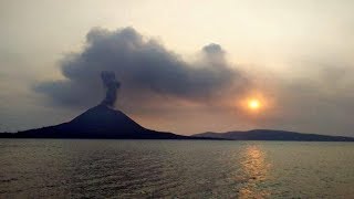 Terus Terjadi Erupsi, Gunung Anak Krakatau Berstatus Waspada