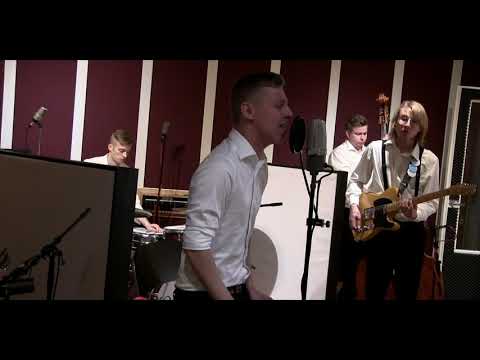 Komiat - Sininen huvimaja (VK-Studio LIVE)