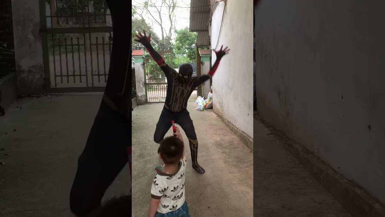 Người nhện bị trẻ em cầm súng bắn #funny