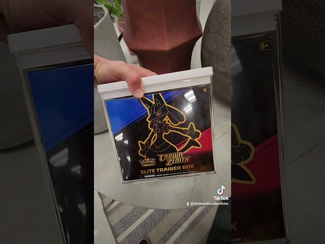 Vídeo relacionado con Fanatiko Pack de 10 Protectores Gold para Pokemon Elite Trainer Box - Funda Caja Pokemon ETB 0,5mm Grosor - Protección UV para tus Cajas Pokemon