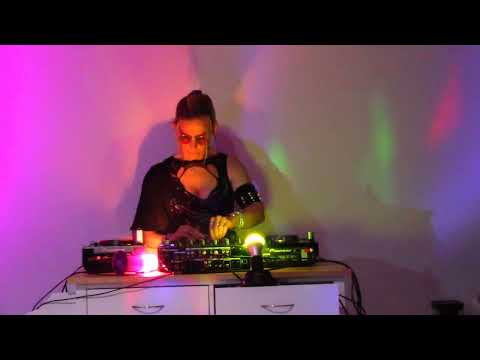 Blur E Toffidge Speed Garage and Bassline House Hosted By  DJ Serenity