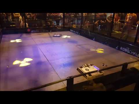 Omega vs Django - Robot Arena @ Insomnia Gaming Festival