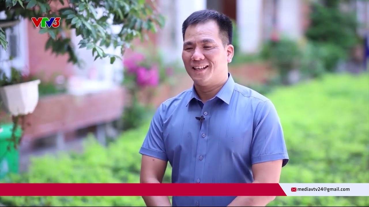 Thầy giáo xứ Nghệ và những bức tranh phấn màu lay động lòng yêu nước | VTV24