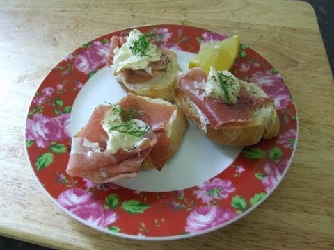 PARMA HAM & HORSERADISH CREME CROSTINI CANAPES CICCHETTI RECIPE HOW TO MAKE APPETIZER hor d'oeuvres