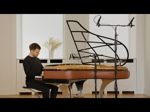 Carlos Cipa – Sonata Fragment (Beethoven redesigned)