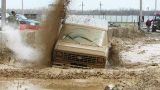 preview picture of video 'Big 4x4 Van Mudding At Gladwin Mud Bog'