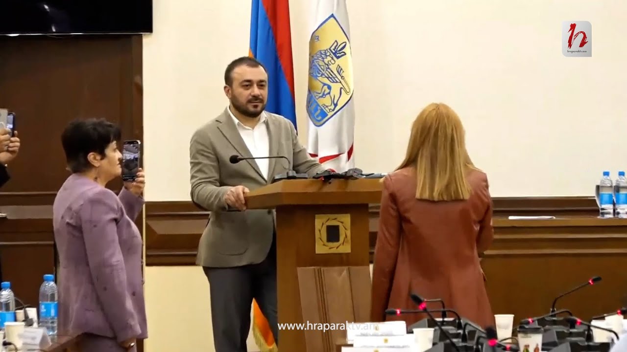 Ընդդիմադիրները գրավել են քաղաքապետարանի նիստերի դահլիճը