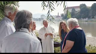 Download the video "GIRLS & GODS by Arash T.Riahi, Verena Soltiz | Trailer | ZFF 2025 | Border Lines"