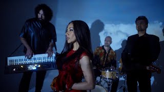 Ahí Voy Lyrics English Translation