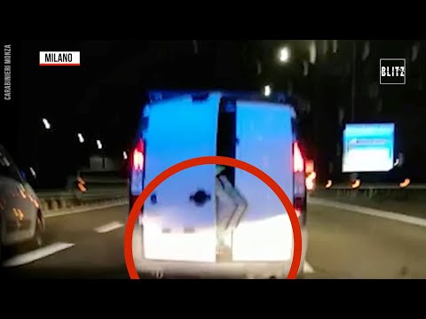 Inseguimento in tangenziale e Milano: ladri gettano le refurtiva per bloccare i carabinieri