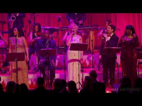 "Adeste Fidelis Fantasie" - MAX AND FRIENDS are coming to town