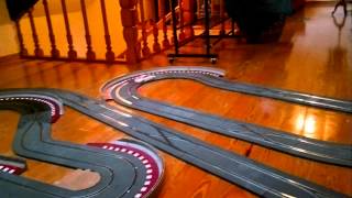 preview picture of video 'Jorge aprendiendo a darle caña al Scalextric'