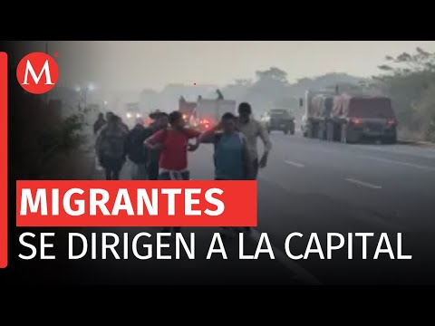 Caravana migrante reinicia su paso en Oaxaca; más de mil personas van a la capital