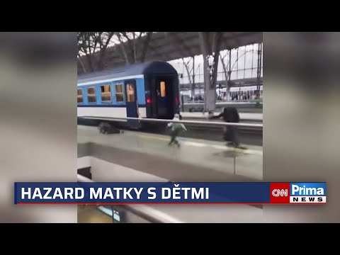 Mrazivé záběry z Prahy: Žena s dítětem dobíhala rozjetý vlak. Když upadla, druhé z něj vyskočilo
