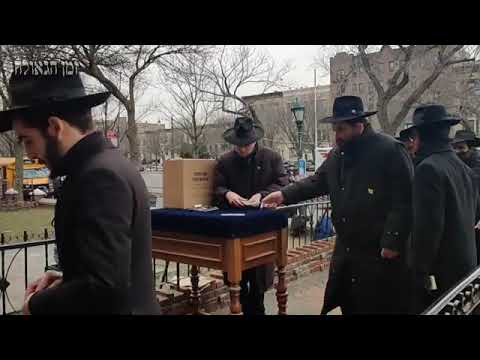 חלוקת דולרים להוספה בצדקה • ח"י שבט תשפ"א