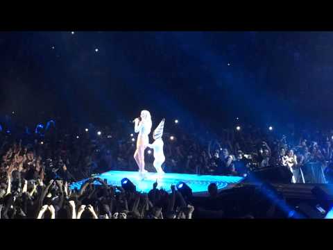 Miley Cyrus - Bangerz Tour We Can't Stop live @ Milan 08.06.2014