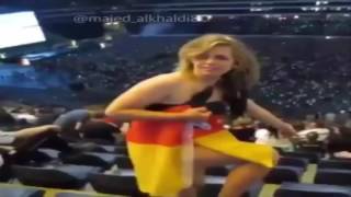 مشجعة تنزع ملابسها بعد فوز فريقها أغاني Mp3 مجانا