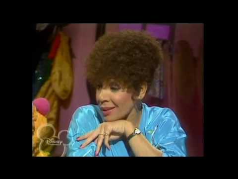 Muppet Songs: Shirley Bassey - Pennies from Heaven