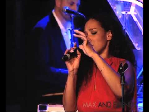 MAX AND FRIENDS Lounge with NATHALIE