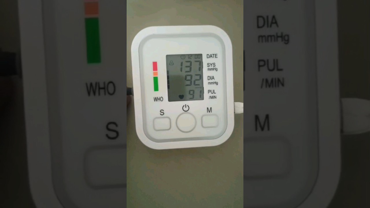 Tensiomètre électronique pour le haut du bras video thumbnail