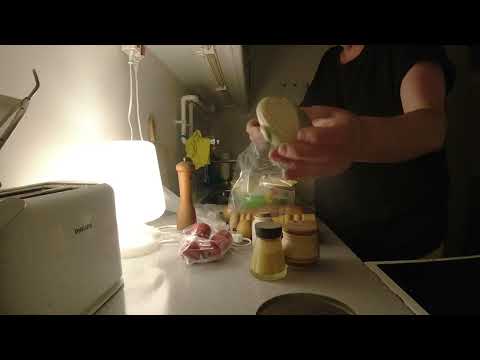 MongoTV_10749 - Del 2 - POPPER POPCORN TORSDAG MIDNAT OG SNAKKER OG PAKKER TING NED I KØKKEN