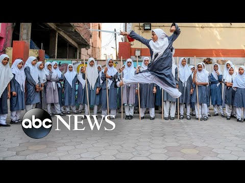 武道、ブラジルで土石流、テネシー州竜巻被害写真で見る世界、3月5日 (Martial arts, mudslide in Brazil, Tennessee tornado damage: World in Photos, March 5)